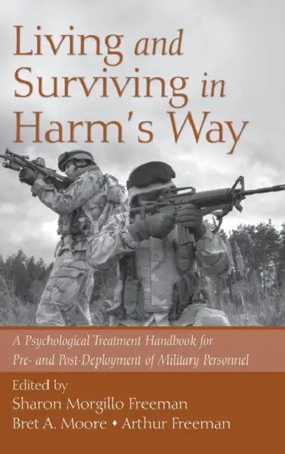 Living and Surviving in Harm's Way (English, Sharon Morgillo Freeman | Bret A. Moore | Arthur Freeman)