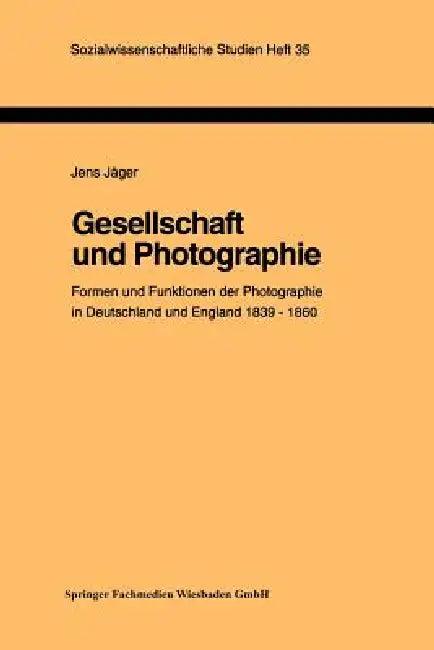 Gesellschaft Und Photographie Formen Und Funktionen Der Photographie in England Und Deutschland 1839 (English, Jens Jäger)