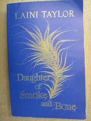 Daughter of Smoke and Bone: The Sunday Times Bestseller. Daughter of Smoke and Bone Trilogy Book 1 by Taylor, Laini | Hardcover | Fantasy