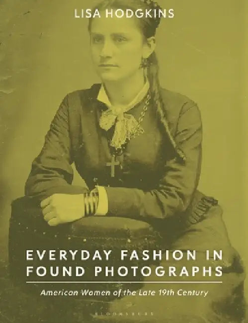 Everyday Fashion in Found Photographs (English, Lisa Hodgkins)